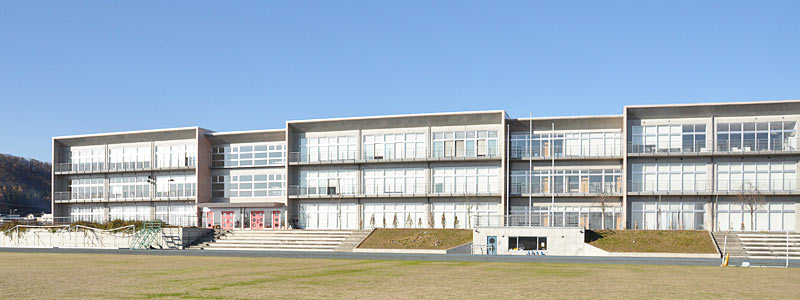 葉山中学校　校舎