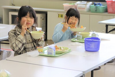 1年生は初めてのリクエスト給食でした。楽しめたようです