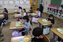 給食3