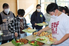 バイキング給食3