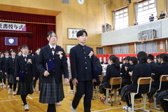 写真　退場の様子