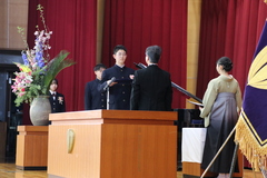 写真　式卒業証書授与の様子1