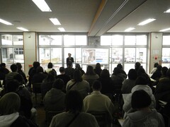 写真　説明している様子1