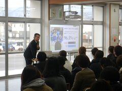 写真　説明している様子2