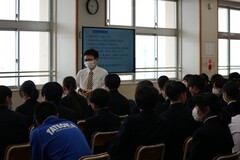 写真 2年保健授業の様子