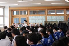 写真 2年保健授業の様子