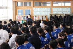 写真　2年保健授業の様子