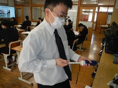 写真　二酸化炭素を測定する様子