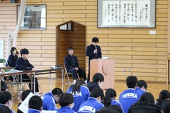 写真　執行部の発表の様子1