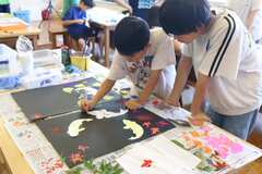 写真 小学生が制作に取り組む様子2