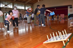 輪投げをしている様子