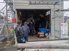 写真 イヌザクラ案内看板撤去の様子