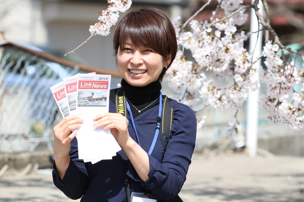 桜と小関隊員