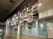 画像　甑葉プラザで記念写真展