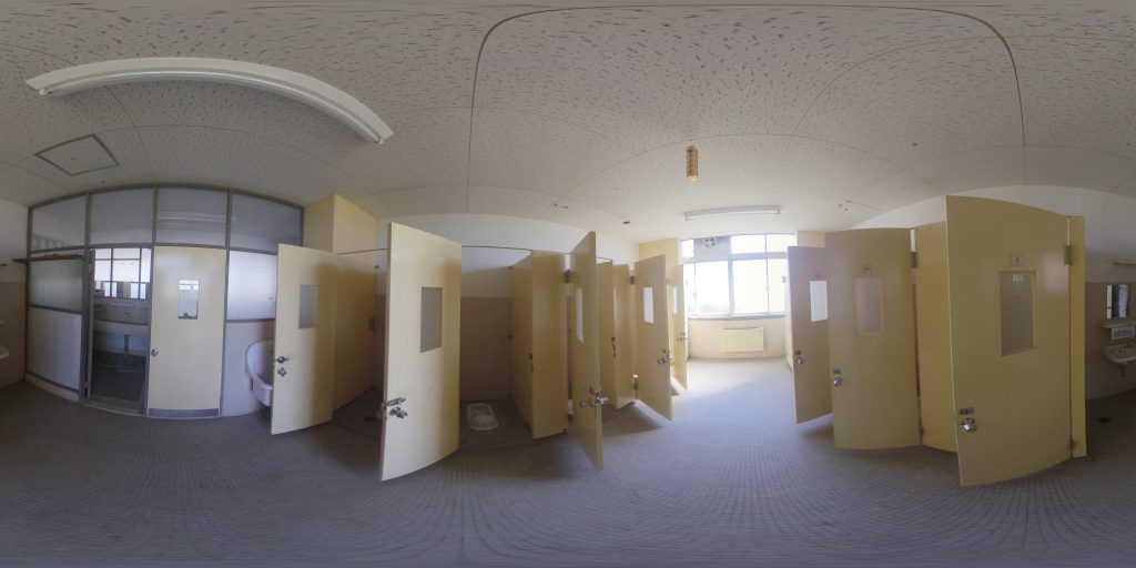 小学生　教室　盗撮 教室棟2F女子トイレ2 | 楯岡高校VR