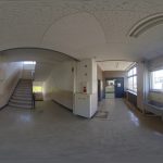 教室棟2F西側階段前廊下